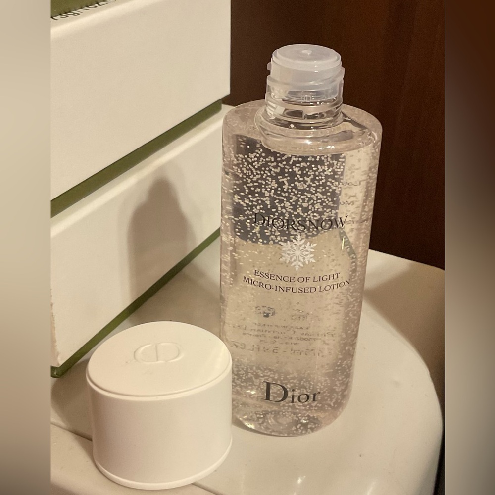 Dior ❄️ Diofsnow Essence of Light Micro-Infused Lotion - Picture 3 of 4